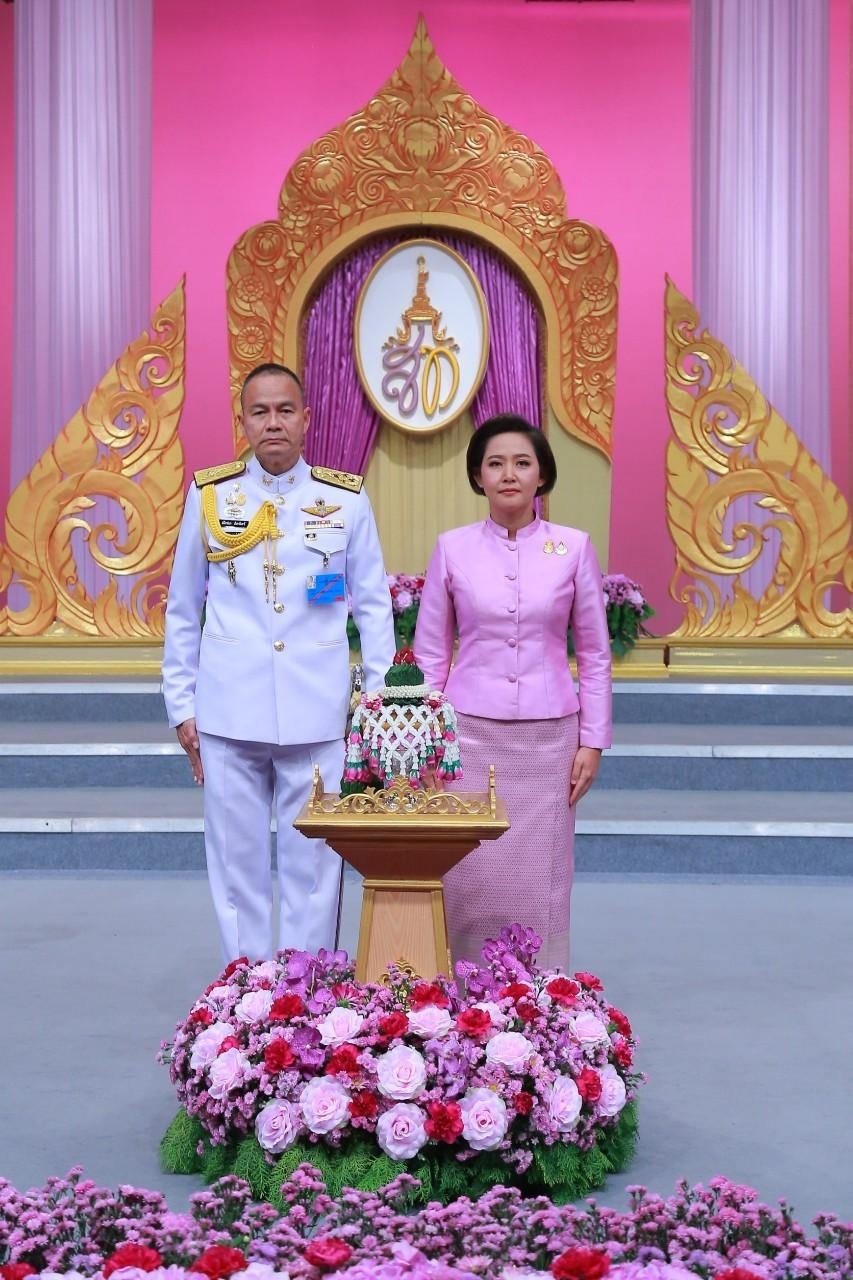 ๐๕๙ ปลัดกระทรวงกลาโหม พร้อมด้วยนายก สคภ.สป. นำคณะนายทหารชั้นผู้ใหญ่พร้อมภริยา บันทึกเทปอาเศียรวาท ถวายพระพรชัยมงคล เนื่องในโอกาสมหามงคลเฉลิมพระชนมพรรษา สมเด็จพระนางเจ้าฯ พระบรมราชินี
