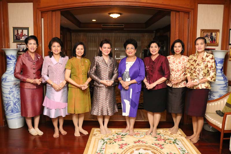 030 นายกสมาคมภริยาฯ เข้าเยี่ยมคารวะและขอรับพรจาก คุณศศิณี ภัททิยกุล อดีตนายกสมาคมภริยาฯ ในโอกาสเข้ารับตำแหน่ง