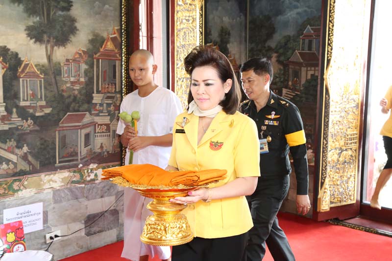 031 นายกสมาคมภริยาฯ เป็นเจ้าภาพบรรพชาสามเณร พงศกร ทุมมานาม ณ วัดปทุมวนาราม เขตปทุมวัน กรุงเทพฯ เมื่อวันที่ ๖ พฤศจิกายน ๒๕๕๘