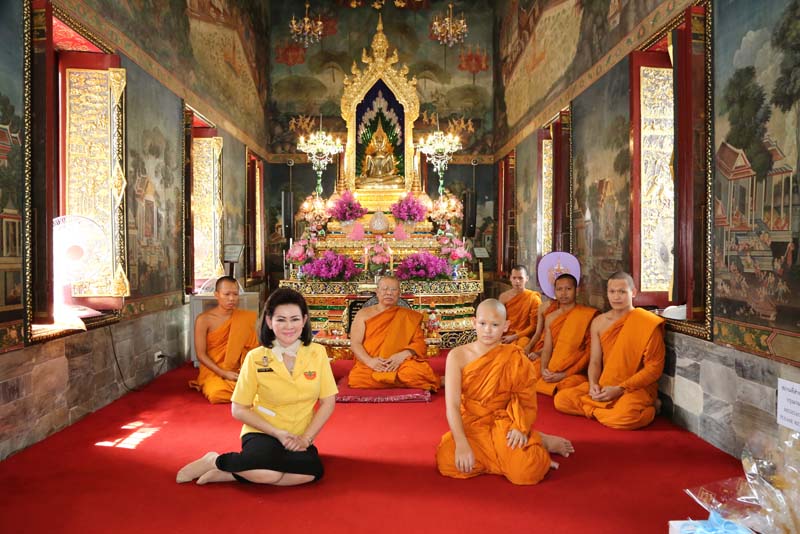 031 นายกสมาคมภริยาฯ เป็นเจ้าภาพบรรพชาสามเณร พงศกร ทุมมานาม ณ วัดปทุมวนาราม เขตปทุมวัน กรุงเทพฯ เมื่อวันที่ ๖ พฤศจิกายน ๒๕๕๘