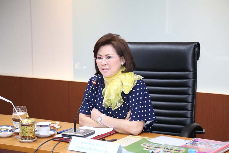 032 นายกสมาคมภริยาฯ เป็นประธานในการประชุมชี้แจงแนวทางในการดำเนินงานโครงการของสมาคมภริยาฯ โดยมีคณ...