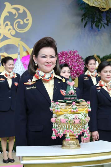 034 นายกสมาคมภริยาฯ นำคณะกรรมการสมาคมฯ บันทึกเทปโทรทัศน์ถวายพระพร เนื่องในโอกาสวันเฉลิมพระชนมพรรษาพระบาทสมเด็จพระเจ้าอยู่หัว ๕ ธันวาคม ๒๕๕๘