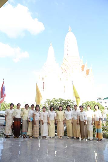 035 นายกสมาคมภริยาฯ พร้อมด้วยคณะกรรมการสมาคมฯ ได้ร่วมกิจกรรมปฏิบัติธรรมเทิดทูนสถาบันพระมหากษัตริย...