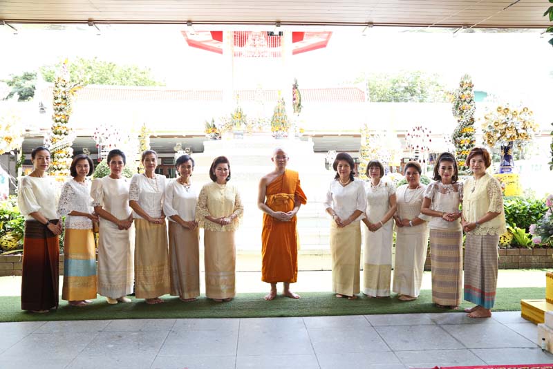 035 นายกสมาคมภริยาฯ พร้อมด้วยคณะกรรมการสมาคมฯ ได้ร่วมกิจกรรมปฏิบัติธรรมเทิดทูนสถาบันพระมหากษัตริย์และพระบรมวงศานุวงศ์