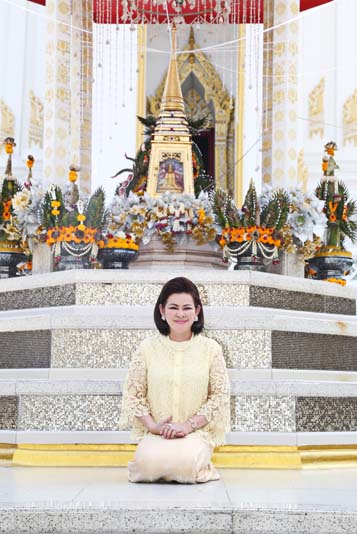 035 นายกสมาคมภริยาฯ พร้อมด้วยคณะกรรมการสมาคมฯ ได้ร่วมกิจกรรมปฏิบัติธรรมเทิดทูนสถาบันพระมหากษัตริย์และพระบรมวงศานุวงศ์