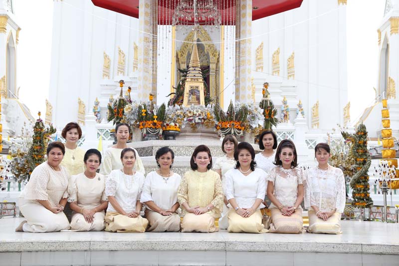 035 นายกสมาคมภริยาฯ พร้อมด้วยคณะกรรมการสมาคมฯ ได้ร่วมกิจกรรมปฏิบัติธรรมเทิดทูนสถาบันพระมหากษัตริย์และพระบรมวงศานุวงศ์