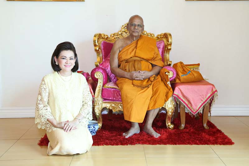 035 นายกสมาคมภริยาฯ พร้อมด้วยคณะกรรมการสมาคมฯ ได้ร่วมกิจกรรมปฏิบัติธรรมเทิดทูนสถาบันพระมหากษัตริย์และพระบรมวงศานุวงศ์