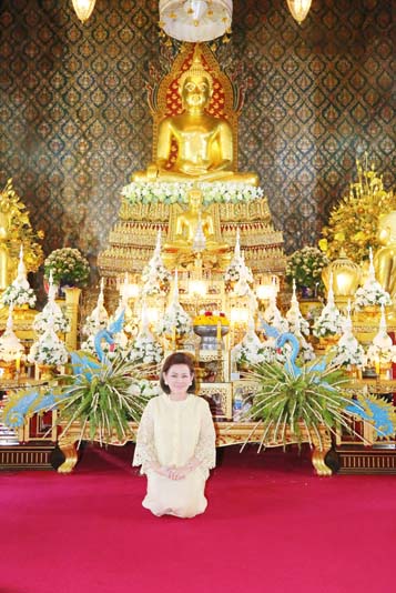 035 นายกสมาคมภริยาฯ พร้อมด้วยคณะกรรมการสมาคมฯ ได้ร่วมกิจกรรมปฏิบัติธรรมเทิดทูนสถาบันพระมหากษัตริย์และพระบรมวงศานุวงศ์
