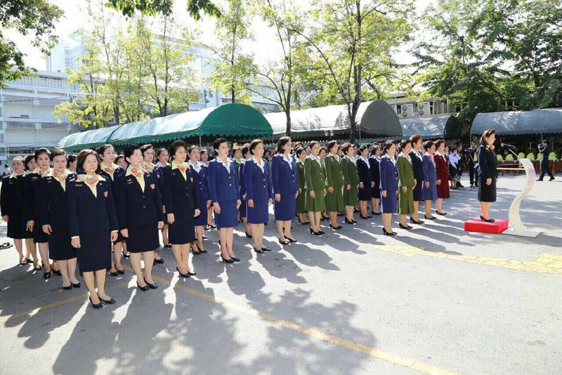037 นายกสมาคมภริยาฯ พร้อมทั้งอุปนายกสมาคมฯและสมาชิก ร่วมกิจกรรมเฉลิมพระเกียรติ พระบาทสมเด็จพระเจ้าอยู่หัวฯ เนื่องในโอกาสมหามงคลเฉลิมพระชนมพรรษา๘๘พรรษา