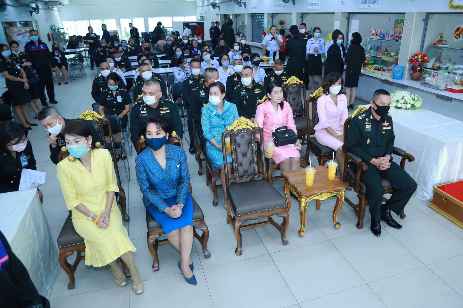 116 เมื่อวันอังคารที่ ๒๒ กันยายน ๒๕๖๓ คุณรมิดา อินทรเจริญ นายกสมาคมภริยาข้าราชการสำนักงานปลัดกระทรวงกลาโหม เป็นประธานในพิธีมอบรางวัลร้านค้าสวัสดิการและลุ้นโชคกับธนาคารขยะรีไซเคิล