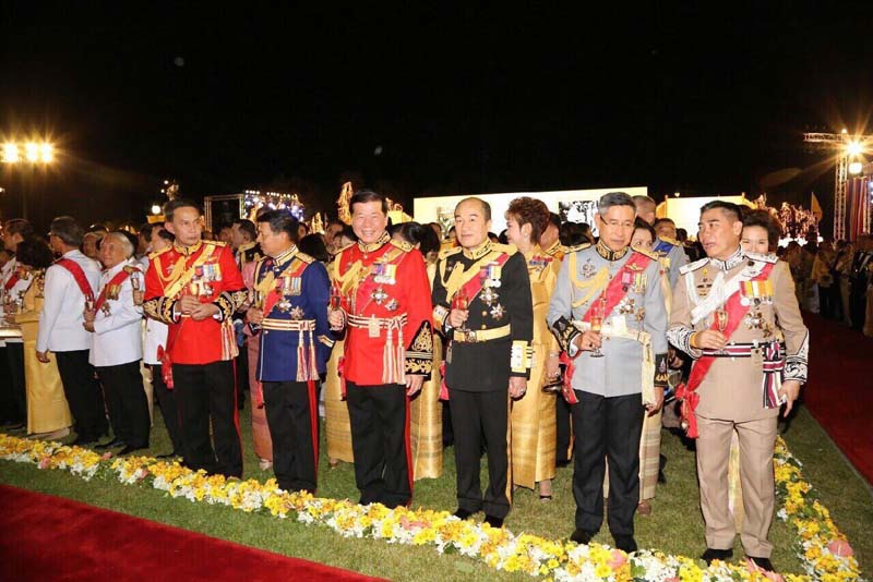 042 ปลัดกระทรวงกลาโหม และ นายกสมาคมภริยาฯ ร่วมงานสโมสรสันนิบาตเฉลิมพระเกียรติ พระบาทสมเด็จพระเจ้าอยู่หัวฯ เนื่องในโอกาสมหามงคลเฉลิมพระชนมพรรษา เมื่อวันจันทร์ที ๗ ธันวาคม ๒๕๕๘