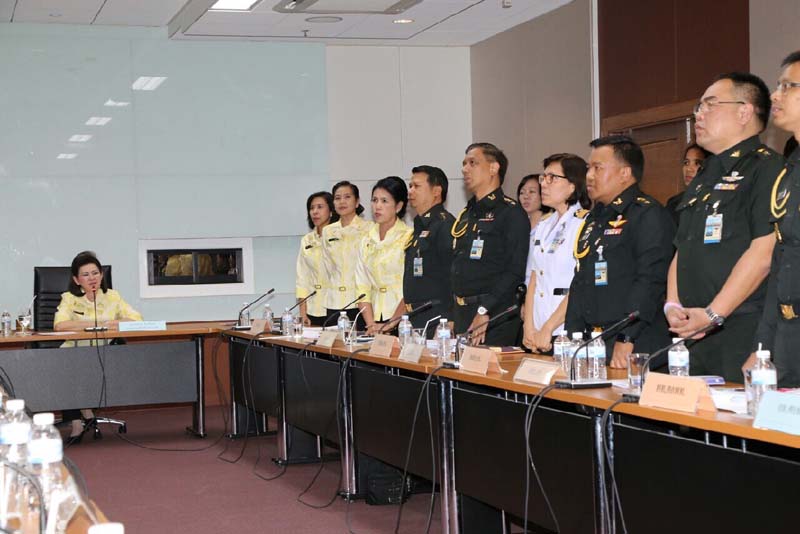 044 นายกสมาคมภริยาฯ เป็นประธานการประชุมเตรียมการจัดกิจกรรมพบปะเยี่ยมเยือนกำลังพล โครงการ"ครอบครัวอุ่นใจ สายใยภริยากำลังพล รักษ์สุขภาพดี มีความสุข" เมื่อวันที่ ๙ ธันวาคม ๒๕๕๘