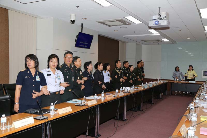 044 นายกสมาคมภริยาฯ เป็นประธานการประชุมเตรียมการจัดกิจกรรมพบปะเยี่ยมเยือนกำลังพล โครงการ"ครอบครัวอุ่นใจ สายใยภริยากำลังพล รักษ์สุขภาพดี มีความสุข" เมื่อวันที่ ๙ ธันวาคม ๒๕๕๘