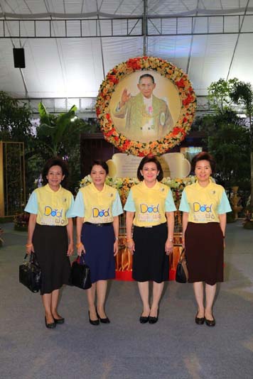 045 ปลัดกระทรวงกลาโหม และ นายกสมาคมภริยาฯ รับเสด็จ สมเด็จพระบรมโอรสาธิราชฯสยามมกุฎราชกุมารฯ และเข้าร่วมงานกิจกรรมเฉลิมพระเกียรติ BIKE FOR DAD ในวันศุกร์ที่ ๑๑ ธันวาคม ๒๕๕๘