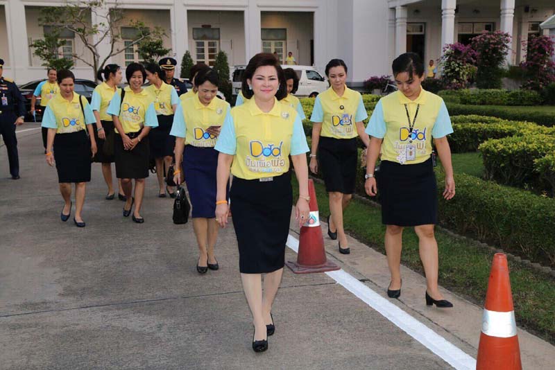 045 ปลัดกระทรวงกลาโหม และ นายกสมาคมภริยาฯ รับเสด็จ สมเด็จพระบรมโอรสาธิราชฯสยามมกุฎราชกุมารฯ และเข้าร่วมงานกิจกรรมเฉลิมพระเกียรติ BIKE FOR DAD ในวันศุกร์ที่ ๑๑ ธันวาคม ๒๕๕๘