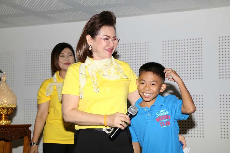 046 นายกสมาคมภริยาฯ เป็นประธานจัดงานพบปะเยี่ยมเยือนกำลังพล โครงการ "ครอบครัวอบอุ่นใจ สายใยภริยากำลังพล + รักษ์สุขภาพดีมีความสุข"