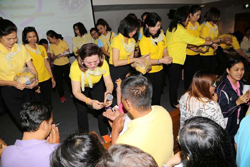 046 นายกสมาคมภริยาฯ เป็นประธานจัดงานพบปะเยี่ยมเยือนกำลังพล โครงการ "ครอบครัวอบอุ่นใจ สายใยภริยากำลังพล + รักษ์สุขภาพดีมีความสุข"