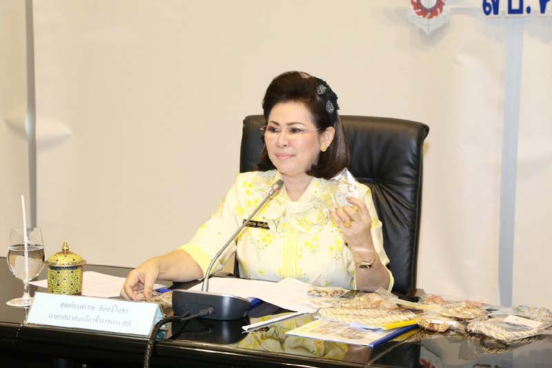 047 นายกสมาคมภริยาฯ เป็นประธานประชุมเตรียมความพร้อมงานเพื่อนพึ่ง (ภา) ณ ห้องประชุมชั้น ๖ อาคารสำนักงานปลัดกระทรวงกลาโหม (ศรีสมาน) เมื่อวันที่ ๑๔ ธันวาคม ๒๕๕๘
