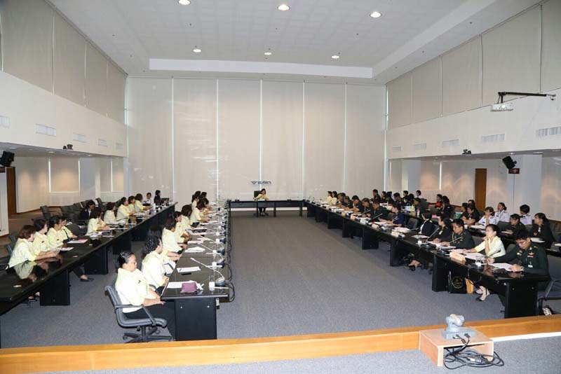 047 นายกสมาคมภริยาฯ เป็นประธานประชุมเตรียมความพร้อมงานเพื่อนพึ่ง (ภา) ณ ห้องประชุมชั้น ๖ อาคารสำนักงานปลัดกระทรวงกลาโหม (ศรีสมาน) เมื่อวันที่ ๑๔ ธันวาคม ๒๕๕๘