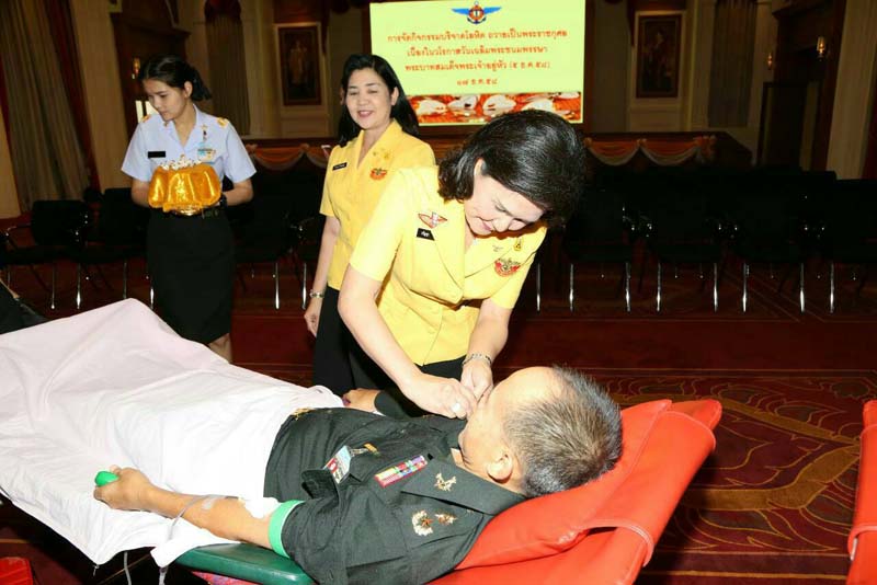 049 นายกสมาคมภริยาฯ และสมาชิกฯ ร่วมกิจกรรมบริจาคโลหิตถวายเป็นพระราชกุศล เนื่องในวโรกาสเฉลิมพระชนมพรรษาพระบาทสมเด็จพระเจ้าอยู่หัว ณ ห้องพินิตประชานาถ ศาลาว่าการกลาโหม