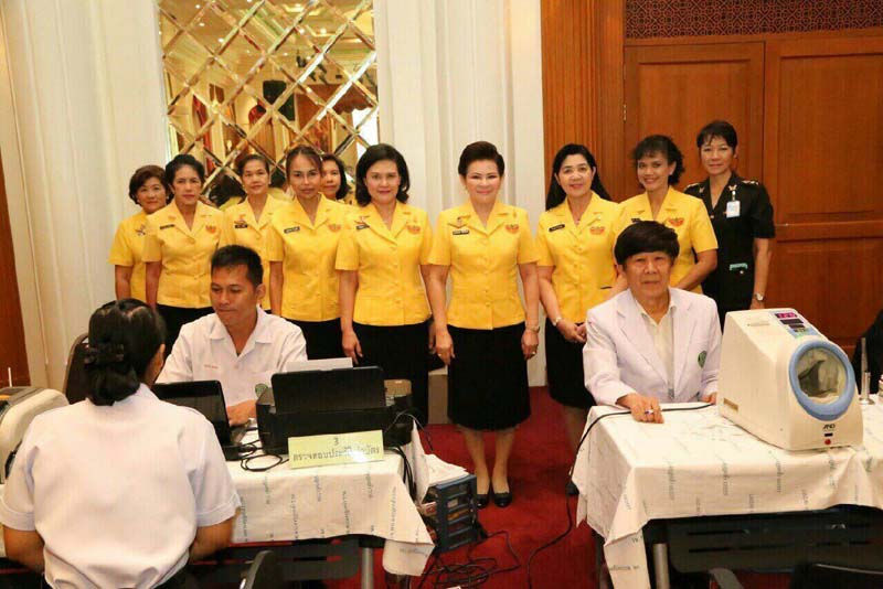 049 นายกสมาคมภริยาฯ และสมาชิกฯ ร่วมกิจกรรมบริจาคโลหิตถวายเป็นพระราชกุศล เนื่องในวโรกาสเฉลิมพระชนมพรรษาพระบาทสมเด็จพระเจ้าอยู่หัว ณ ห้องพินิตประชานาถ ศาลาว่าการกลาโหม