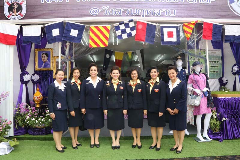 050 นายกสมาคมภริยาฯ และคณะกรรมการสมาคมฯ เฝ้ารับเสด็จ พระเจ้าวรวงศ์เธอ พระองค์เจ้าโสมสวลี พระวรราชาทินัดดามาตุ เสด็จเป็นองค์ประธานเปิดงานเพื่อนพึ่งภา