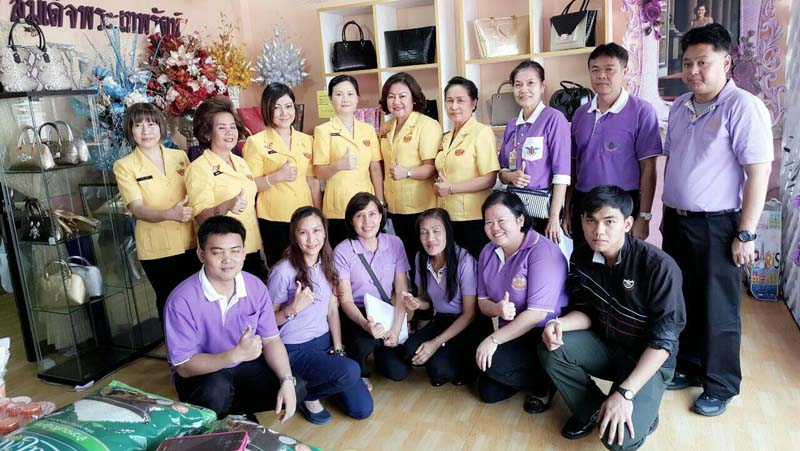 050 นายกสมาคมภริยาฯ และคณะกรรมการสมาคมฯ เฝ้ารับเสด็จ พระเจ้าวรวงศ์เธอ พระองค์เจ้าโสมสวลี พระวรราชาทินัดดามาตุ เสด็จเป็นองค์ประธานเปิดงานเพื่อนพึ่งภา