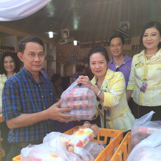 050 นายกสมาคมภริยาฯ และคณะกรรมการสมาคมฯ เฝ้ารับเสด็จ พระเจ้าวรวงศ์เธอ พระองค์เจ้าโสมสวลี พระวรราชาทินัดดามาตุ เสด็จเป็นองค์ประธานเปิดงานเพื่อนพึ่งภา