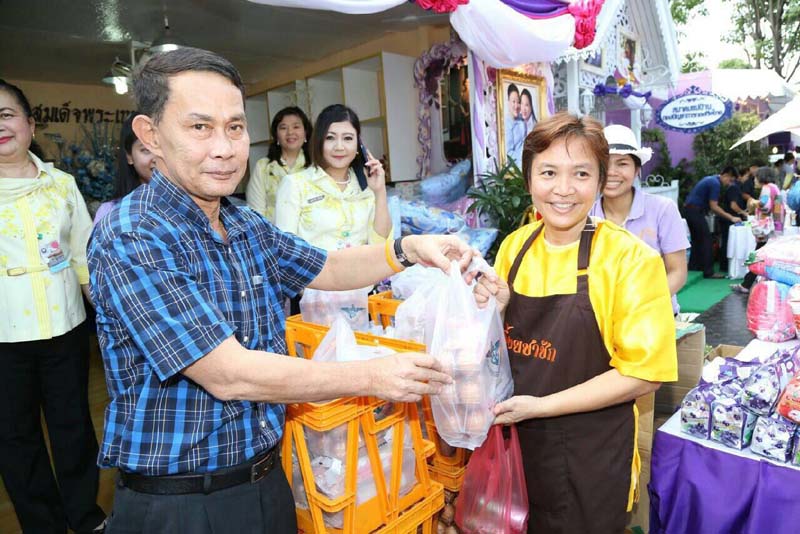 050 นายกสมาคมภริยาฯ และคณะกรรมการสมาคมฯ เฝ้ารับเสด็จ พระเจ้าวรวงศ์เธอ พระองค์เจ้าโสมสวลี พระวรราชาทินัดดามาตุ เสด็จเป็นองค์ประธานเปิดงานเพื่อนพึ่งภา