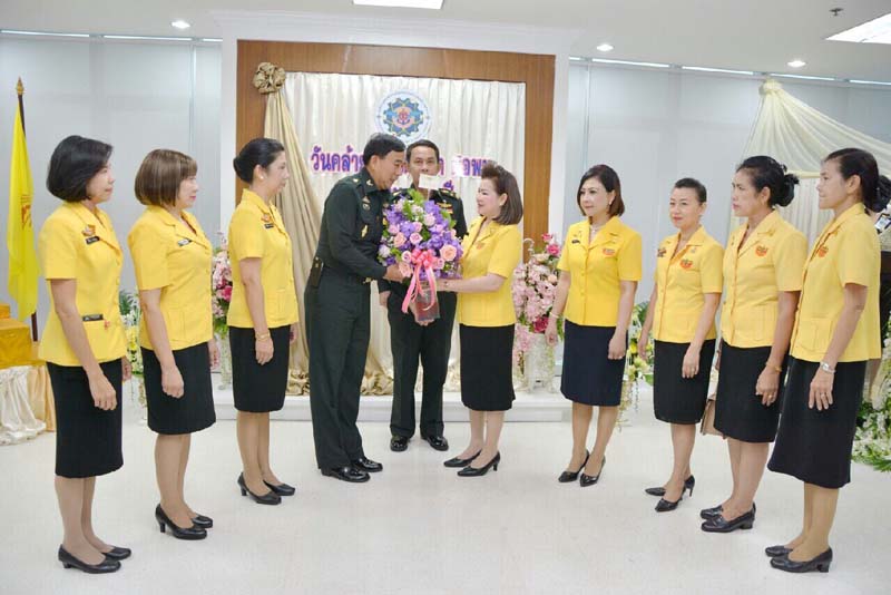 051 ปลัดกระทรวงกลาโหม พร้อมด้วย นายกสมาคมภริยาข้าราชการสำนักงานปลัดกระทรวงกลาโหม เป็นประธานว...