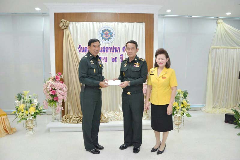 051 ปลัดกระทรวงกลาโหม พร้อมด้วย นายกสมาคมภริยาข้าราชการสำนักงานปลัดกระทรวงกลาโหม เป็นประธานวันคล้ายวันสถาปนา ศูนย์การอุตสาหกรรมป้องกันประเทศและพลังงานทหาร
