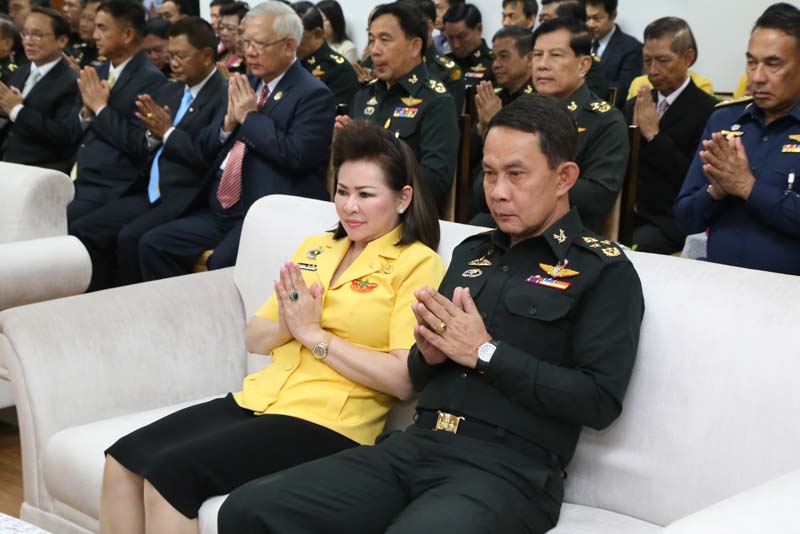 051 ปลัดกระทรวงกลาโหม พร้อมด้วย นายกสมาคมภริยาข้าราชการสำนักงานปลัดกระทรวงกลาโหม เป็นประธานวันคล้ายวันสถาปนา ศูนย์การอุตสาหกรรมป้องกันประเทศและพลังงานทหาร