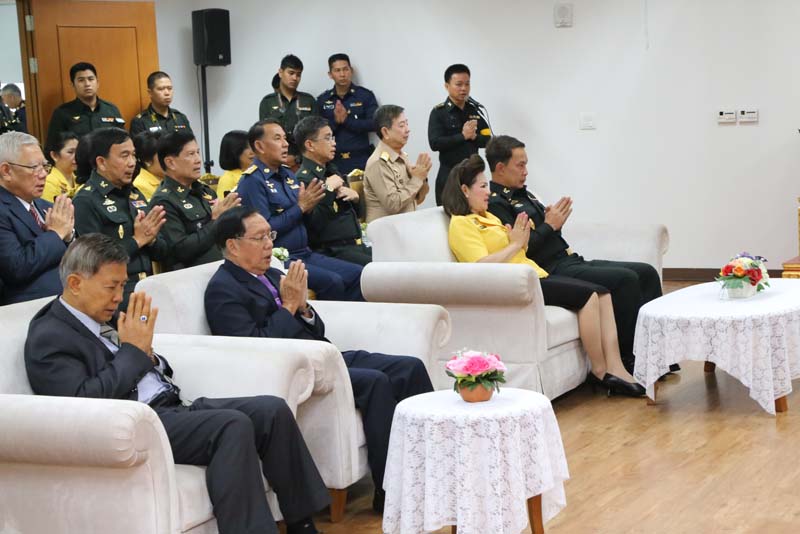051 ปลัดกระทรวงกลาโหม พร้อมด้วย นายกสมาคมภริยาข้าราชการสำนักงานปลัดกระทรวงกลาโหม เป็นประธานวันคล้ายวันสถาปนา ศูนย์การอุตสาหกรรมป้องกันประเทศและพลังงานทหาร