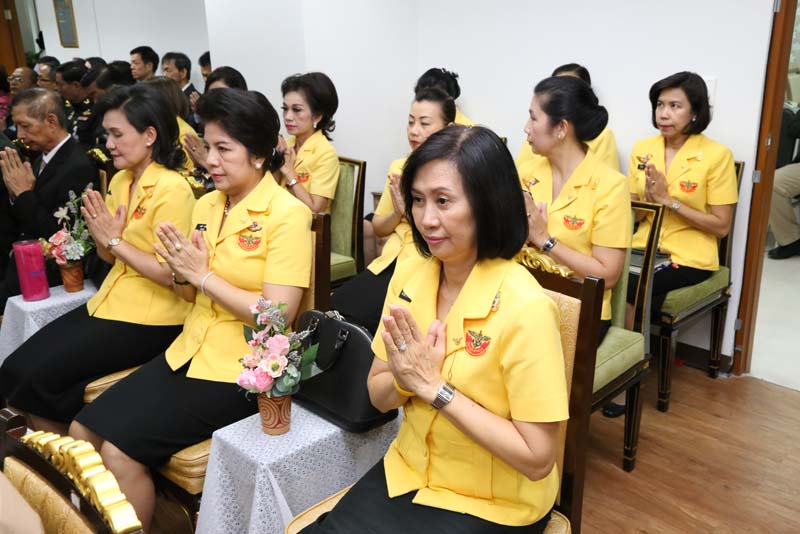 051 ปลัดกระทรวงกลาโหม พร้อมด้วย นายกสมาคมภริยาข้าราชการสำนักงานปลัดกระทรวงกลาโหม เป็นประธานวันคล้ายวันสถาปนา ศูนย์การอุตสาหกรรมป้องกันประเทศและพลังงานทหาร