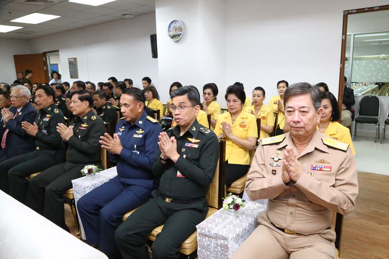 051 ปลัดกระทรวงกลาโหม พร้อมด้วย นายกสมาคมภริยาข้าราชการสำนักงานปลัดกระทรวงกลาโหม เป็นประธานวันคล้ายวันสถาปนา ศูนย์การอุตสาหกรรมป้องกันประเทศและพลังงานทหาร