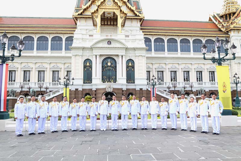 054 ปลัดกระทรวงกลาโหม และ นายกสมาคมภริยาฯลงนามถวายพระพรฯ เนื่องในโอกาสวันขึ้นปีใหม่ วันที่ ๑ มกราคม ๒๕๕๙ ในพระบรมมหาราชวัง