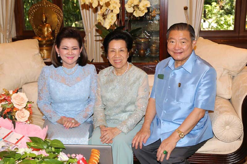 057 นายกสมาคมภริยาฯ เข้าเยี่ยมคาราวะและอวยพร คุณเจริญ และ คุณหญิงวรรณา สิริวัฒนภักดี ในวาระดิถีข...