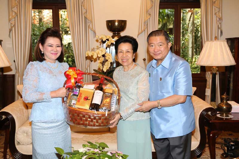 057 นายกสมาคมภริยาฯ เข้าเยี่ยมคาราวะและอวยพร คุณเจริญ และ คุณหญิงวรรณา สิริวัฒนภักดี ในวาระดิถีขึ้นปีใหม่