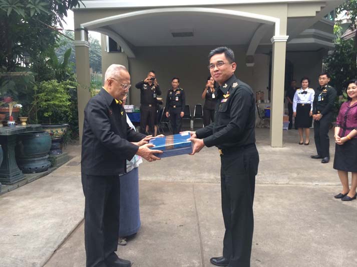 060 พลเอก ชัยชาญ ช้างมงคล รองปลัดกระทรวงกลาโหม เป็นผู้แทนปลัดกระทรวงกลาโหม และ คุณวิภาพร ช้างมงคล อุปนายกสมาคมฯ ผู้แทนนายกสมาคมภริยาฯ