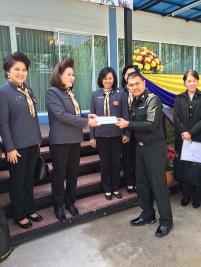 062 ปลัดกระทรวงกลาโหม และ นายกสมาคมภริยาฯ พร้อมด้วยข้าราชการชั้นผู้ใหญ่ สำนักงานปลัดกระทรวงกลาโหม และคณะ เดินทางตรวจเยี่ยมหน่วย ศูนย์พัฒนาปิโตรเลียมภาคเหนือ กรมการพลังงานทหาร