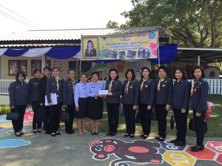 062 ปลัดกระทรวงกลาโหม และ นายกสมาคมภริยาฯ พร้อมด้วยข้าราชการชั้นผู้ใหญ่ สำนักงานปลัดกระทรวงกลาโหม และคณะ เดินทางตรวจเยี่ยมหน่วย ศูนย์พัฒนาปิโตรเลียมภาคเหนือ กรมการพลังงานทหาร