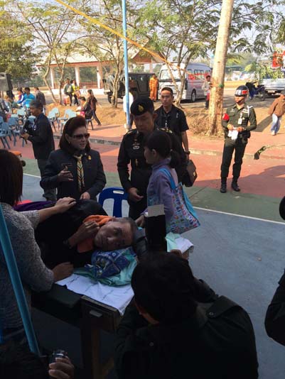 063 ปลัดกระทรวงกลาโหม และนายกสมาคมภริยาฯ พร้อมคณะ เป็นประธานในพิธีมอบผ้าห่ม (๖๐๐ผืน) ให้กับราษฎรในแหล่งพื้นที่ผลิตน้ำมัน ณ ศูนย์กีฬา ศูนย์พัฒนาปิโตรเลียมภาคเหนือ กรมการพลังงานทหาร