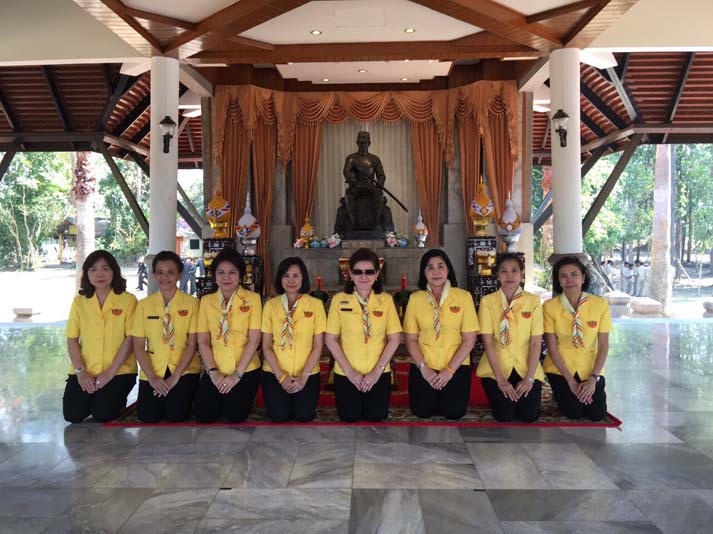 067 ปลัดกระทรวงกลาโหม และ นายกสมาคมภริยาฯ เป็นประธานในพิธีเปิดโครงการติดตั้งเสาไฟฟ้าส่องสว่าง พื้นที่ศาลสมเด็จพระนเรศวรมหาราช ณ อำเภอ แม่สรวย จังหวัด เชียงราย