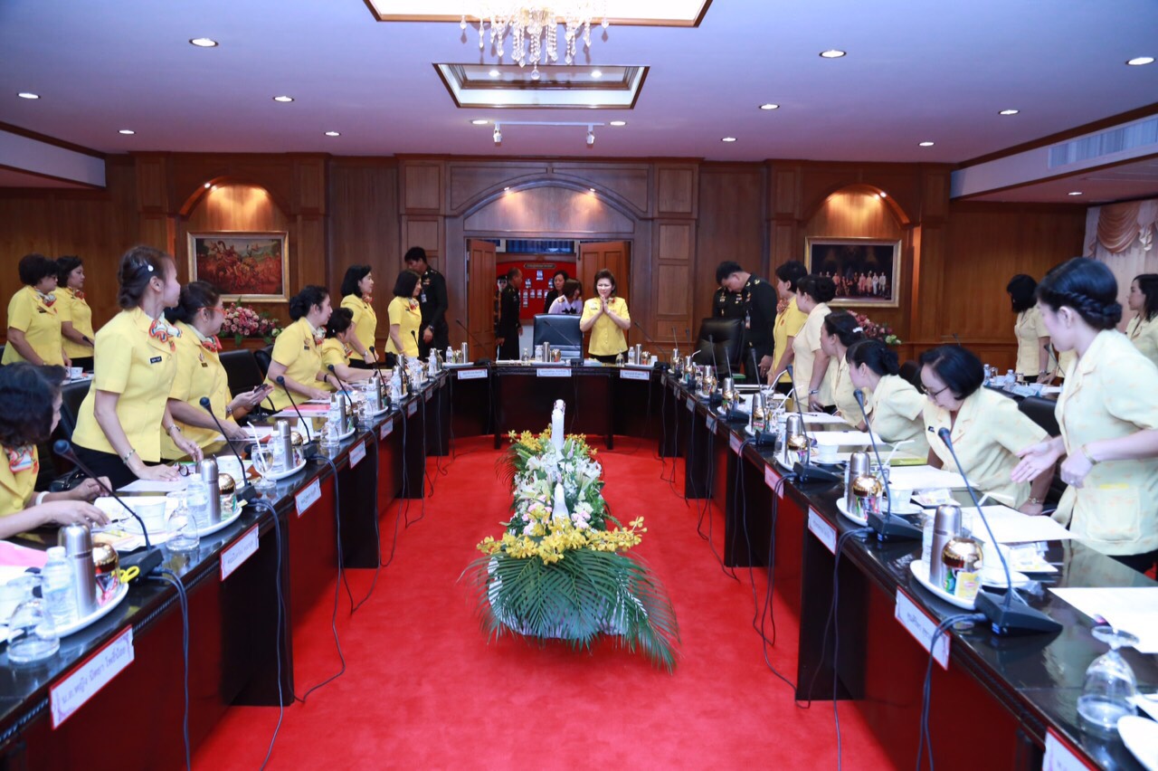 071 นายกสมาคมภริยาฯ นำอุปนายกฯ และคณะกรรมการตรวจเยี่ยมโครงการ ๔ โครงการที่ ศอว.ศอพท. จังหวัดลพบุรี โดยมี พลโท นภนต์ สร้างสมวงษ์ ผบ.ศอว.ศอพท.ให้การต้อนรับและบรรยายสรุป