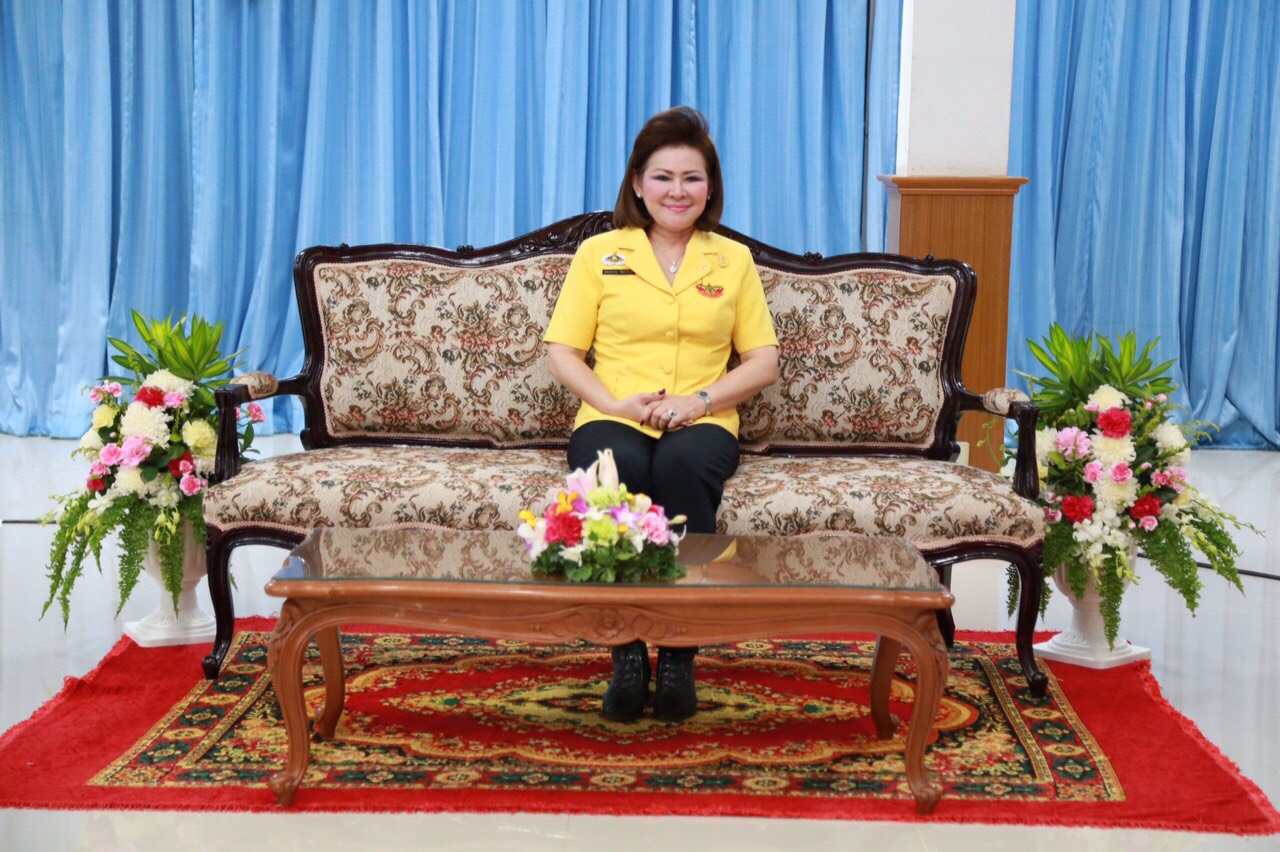 071 นายกสมาคมภริยาฯ นำอุปนายกฯ และคณะกรรมการตรวจเยี่ยมโครงการ ๔ โครงการที่ ศอว.ศอพท. จังหวัดลพบุรี โดยมี พลโท นภนต์ สร้างสมวงษ์ ผบ.ศอว.ศอพท.ให้การต้อนรับและบรรยายสรุป