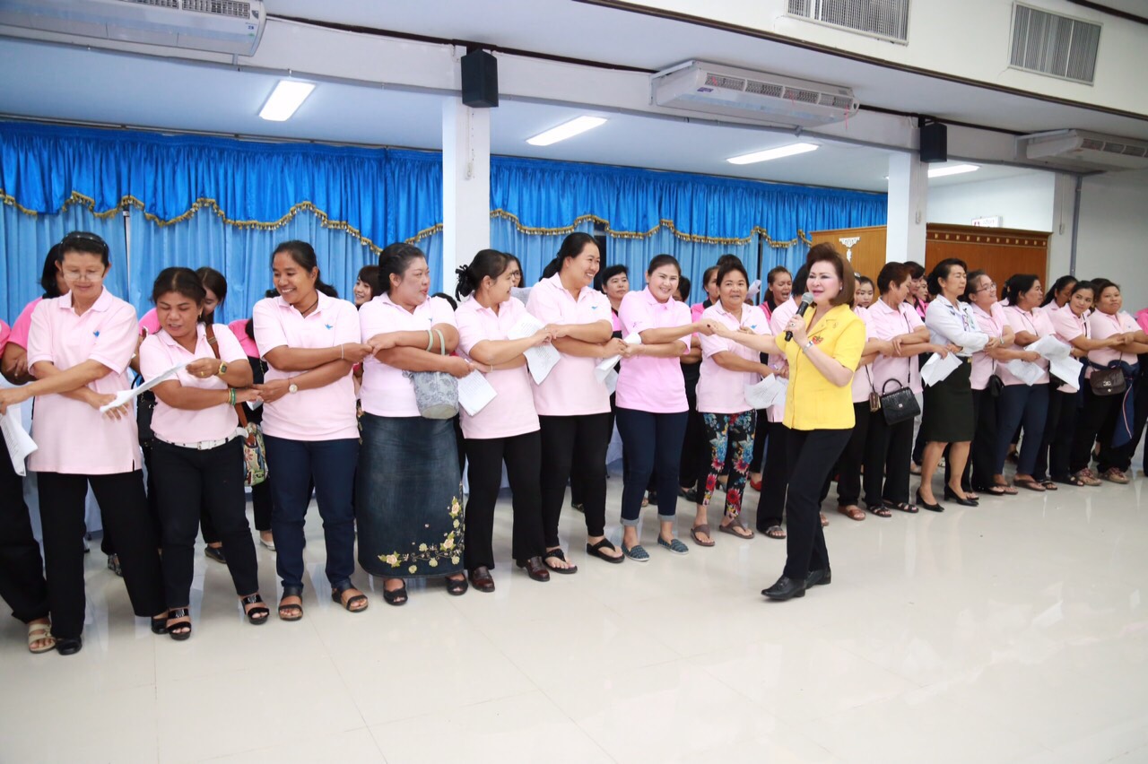 071 นายกสมาคมภริยาฯ นำอุปนายกฯ และคณะกรรมการตรวจเยี่ยมโครงการ ๔ โครงการที่ ศอว.ศอพท. จังหวัดลพบุรี โดยมี พลโท นภนต์ สร้างสมวงษ์ ผบ.ศอว.ศอพท.ให้การต้อนรับและบรรยายสรุป