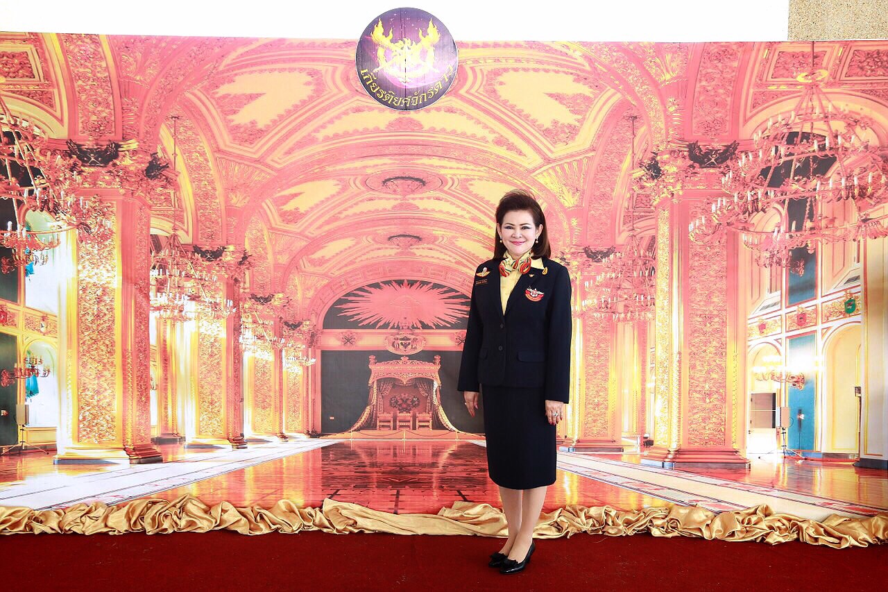 074 ปลัดกระทรวงกลาโหม และ นายกสมาคมภริยาฯ ร่วมงานวันสถาปนาโรงเรียนเตรียมทหาร ในงานนี้ ปลัดกระทรวงกลาโหม เข้ารับรางวัลเกียรติยศจักรดาวและศิษย์เก่าดีเด่นประจำปี ๒๕๕๙