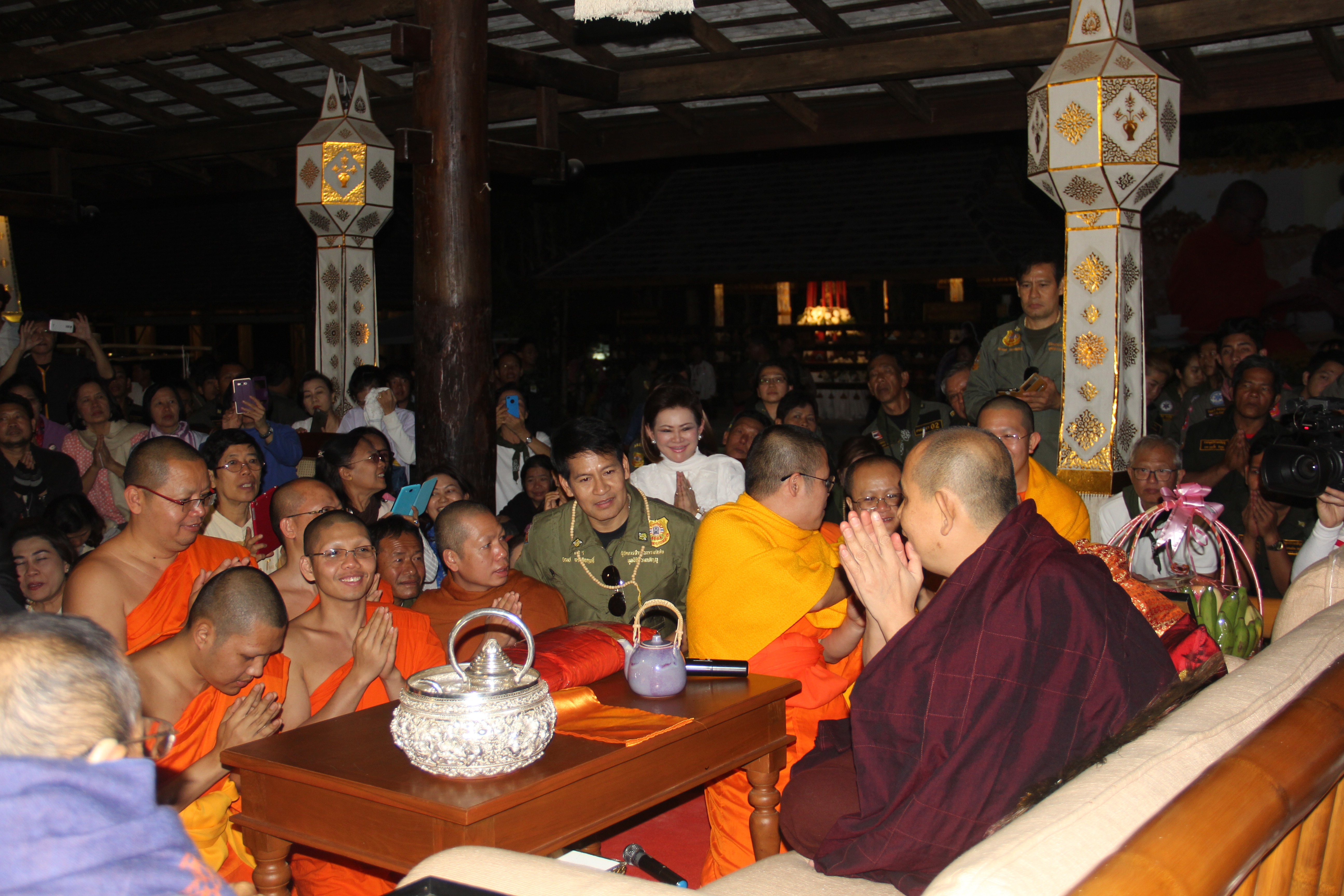 076 คุณผ่องพรรณ จันทร์โอชา นายกสมาคมภริยาข้าราชการ สป. นำคณะกรรมการสมาคมฯ ร่วมงาน“วันแห่งการให้ ปีที่ ๔”