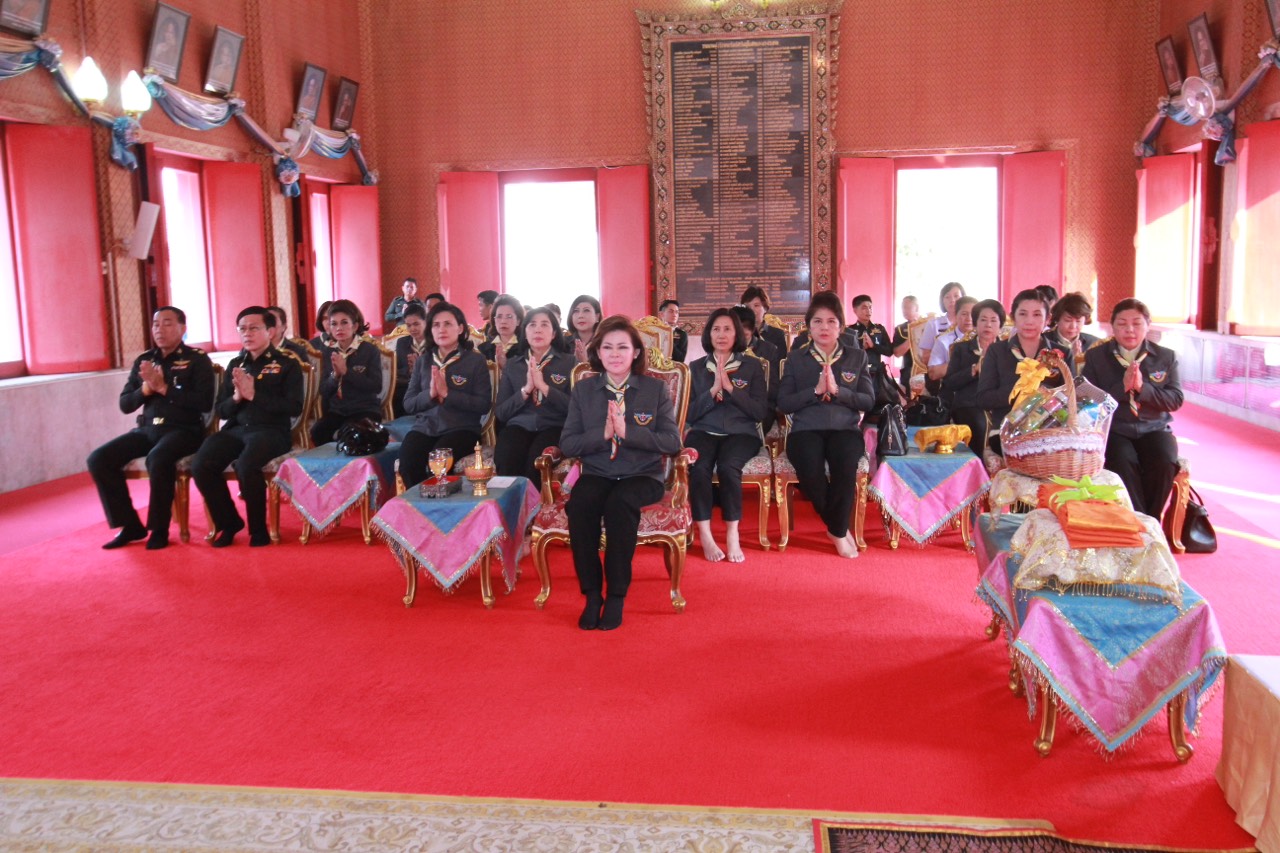 079 นายกสมาคมภริยาฯ นำคณะกรรมการฯ เข้าสักการะสิ่งศักดิ์สิทธิ์ ที่วัดวรนาถบรรพต(วัดเขากบ)