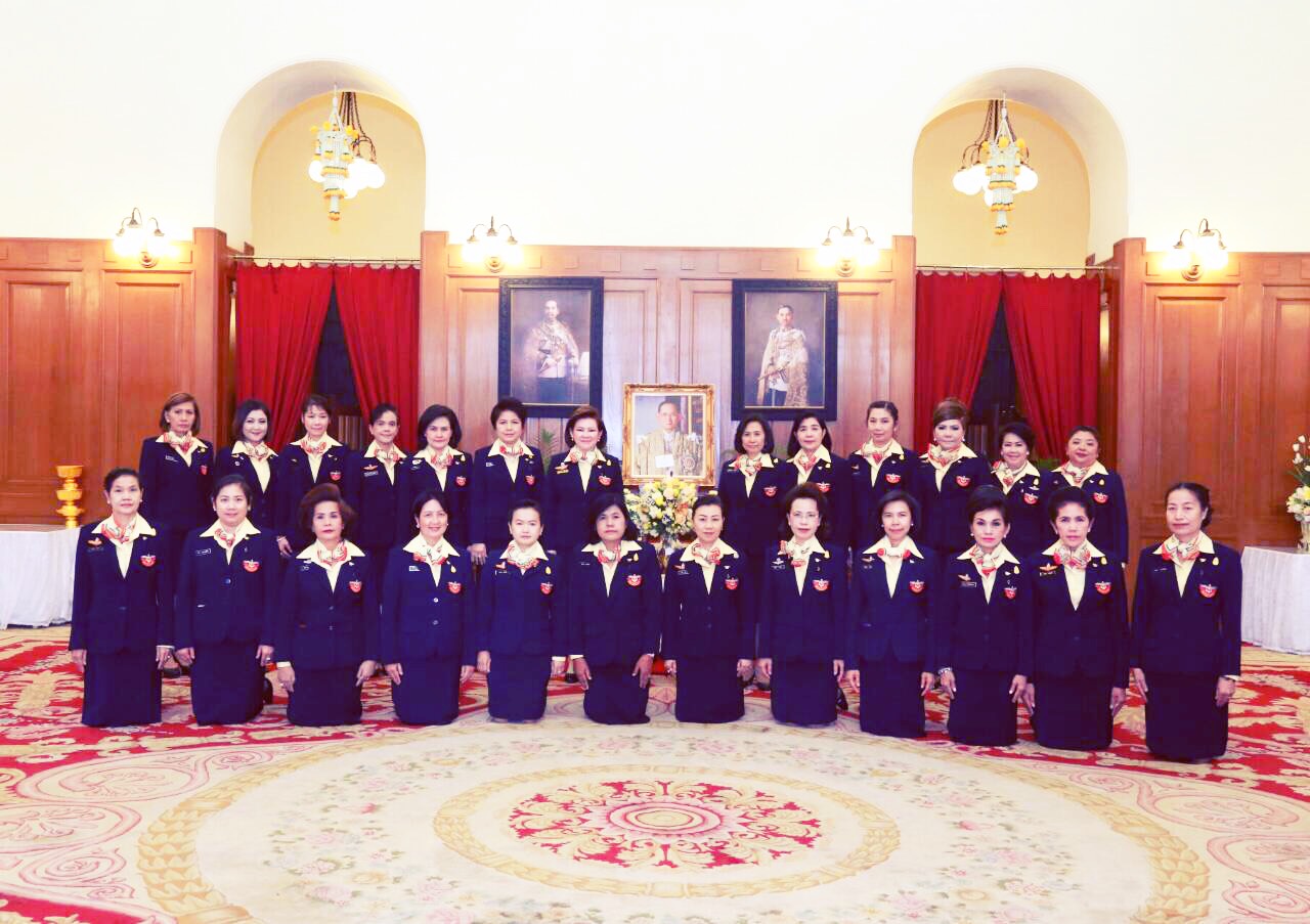 081 นายกสมาคมภริยาฯ นำคณะกรรมการสมาคมฯ ร่วมลงนามถวายพระพร พระบาทสมเด็จพระเจ้าอยู่หัวฯ